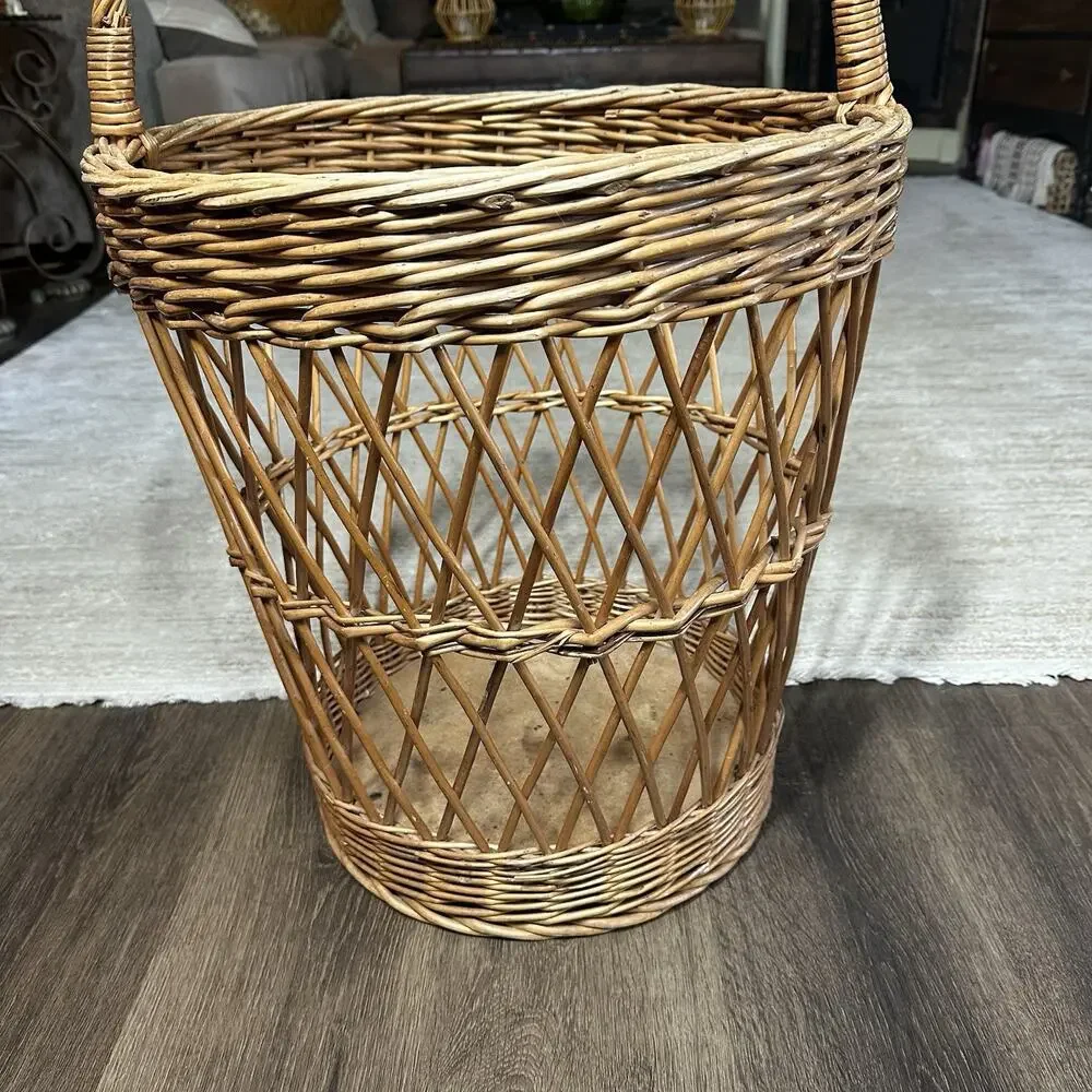 Vtg Large Wicker Rattan Woven Lattice Laundry Storage Basket w/ Handle Brown 26